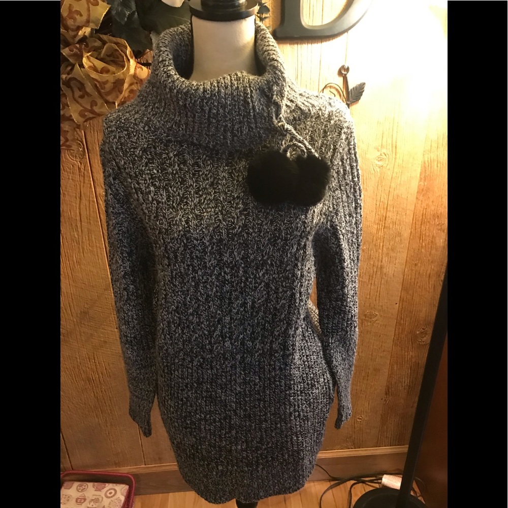 Gorgeous PomPom sweater. XL. Black&gray.